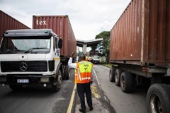 Chốt kiểm tra hàng hóa xuất nhập khẩu tại cảng biển Durban, Nam Phi. (Ảnh: Phi Hùng/TTXVN)