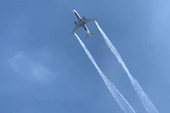 [Video] Máy bay Mỹ xả nhiên liệu trúng trường học, 60 người bị thương