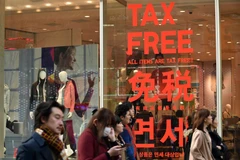 Một cửa hàng thời trang chủ trương miễn thuế tại Tokyo, Nhật Bản. (Ảnh: AFP/TTXVN)