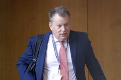 Trưởng đoàn đàm phán Brexit của Anh David Frost rời một cuộc họp ở London ngày 9/10/2020. (Ảnh: AFP/TTXVN)