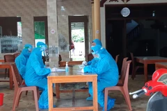 Trung tâm Kiểm soát bệnh tật tỉnh Thanh Hóa đã ra thông báo yêu cầu những trường hợp sử dụng dịch vụ của Nhà hàng Tuân Thịnh trong khoảng thời gian từ 19h30 ngày 22 đến 8 giờ ngày 24/4 chủ động khai báo y tế với chính quyền địa phương nơi gần nhất để được