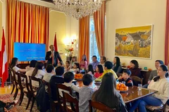 Lớp học tiếng Việt của kiều bào tại Vienna. (Ảnh: Hồng Kỳ/Vietnam+)