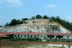 Một góc nhà xưởng khai thác, chế biến đất sét, cao lanh của Công ty TNHH Cường Thắng. (Ảnh: Hưng Thịnh/TTXVN)