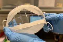 Khẩu trang được làm bằng vật liệu nano mới không chỉ trong suốt, thoáng khí mà còn chống lại virus và vi khuẩn rất hiệu quả. (Nguồn: hkust.edu.hk)