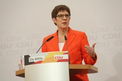 Chủ tịch đảng CDU tại Đức Annegret Kramp-Karrenbauer phát biểu tại cuộc họp báo ở Berlin ngày 7/2/2020. (Ảnh: AFP/TTXVN)