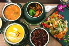 Các mâm cỗ chay đều được bày biện rất đẹp mắt. (Ảnh: Nhà hàng Vị Lai)