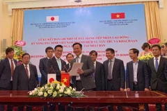Việt Nam và Nhật Bản ký kết hợp tác đưa lao động sang Nhật Bản trong lĩnh vực dịch vụ lưu trú và khách sạn. (Ảnh: PV/Vietnam+)