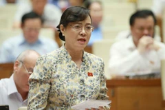 Đại biểu Quốc hội đoàn Thành phố Hồ Chí Minh Nguyễn Thị Quyết Tâm tranh luận về tăng thời gian làm thêm. (Ảnh: TTXVN)