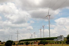 Những cột điện gió tại địa bàn huyện Bắc Bình, Ninh Thuận. (Ảnh: Nguyễn Thanh/TTXVN)