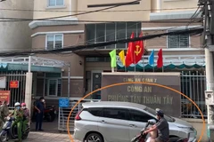 Lộc điều khiển xe ôtô chở xác chị N. đến cơ quan Công an để đầu thú. (Nguồn: cand.com.vn)