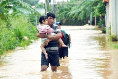 Nước lũ từ đầu nguồn Sông Buông chảy qua địa bàn phường Phước Tân ở mức cao khiến nhiều tuyến đường của phường bị ngập sâu. (Nguồn: baodongnai.com.vn)