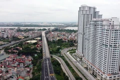 Tuyến đường vành đai 3 hoàn thành nối liền với cầu Thăng Long. (Ảnh: Huy Hùng/TTXVN)
