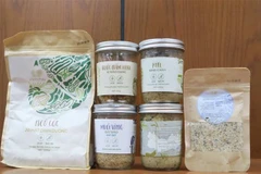Các sản phẩm của Công ty Trách nhiệm hữu hạn Hai thành viên Lối sống mới bị Ban Quản lý An toàn thực phẩm Thành phố Hồ Chí Minh thu hồi. (Ảnh: Đinh Hằng/TTXVN)