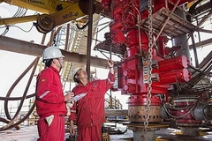 Người lao động PVN trên các giàn khoan dầu khí. (Ảnh: PV/Vietnam+)