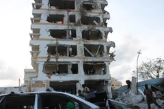 Tòa khách sạn bị phá hủy sau vụ đánh bom. (Nguồn: AFP/TTXVN) 