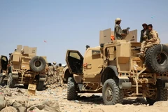 Lực lượng vũ trang ủng hộ Tổng thống Yemen lưu vong Abedrabbo Mansour Hadi gác tại một vị trí ở tỉnh Marib. (Nguồn: AFP/TTXVN)