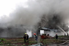 Đã dập được đám cháy tại kho chứa vải ở huyện Bình Chánh