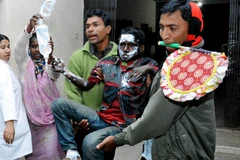 Hai vụ ném bom xăng tại Bangladesh gây nhiều thương vong