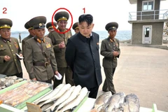 Tư lệnh lực lượng phòng vệ tên lửa chiến lược thuộc Quân đội Nhân dân Triều Tiên (KPA) Kim Rak-gyom (khoanh đỏ). (Nguồn: nicolaslevi.com)