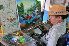 Vẻ đẹp đầy ấn tượng của những bức tranh vẽ bằng miệng