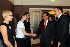 Thủ tướng Nguyễn Tấn Dũng tiếp các sinh viên Australia sẽ sang Việt Nam học trong khuôn khổ chương trình New Colombo Plan. (Ảnh: Đức Tám/TTXVN)