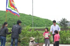 Những hình ảnh phản cảm tại Lễ hội đền Trần Thái Bình 2015