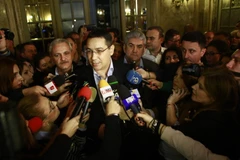 Đương kim Thủ tướng Romania Victor Ponta trả lời phỏng vấn báo chí tại thủ đô Bucharest. (Nguồn: THX/TTXVN)