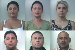 Những đối tượng bị bắt giữ trong chiến dịch truy quét. (Nguồn: AFP/TTXVN)