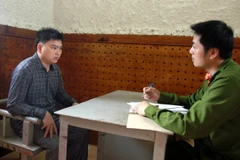 Giám đốc đơn vị thi công cầu Chu Va 6 Nguyễn Văn Ký tại trại tạm giam Công an tỉnh Lai Châu. (Ảnh: Nguyễn Công Hải/TTXVN)