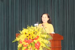 Phó Bí thư Thành ủy, Chủ tịch Hội đồng nhân dân Thành phố Hồ Chí Minh Nguyễn Thị Lệ phát biểu khai mạc Kỳ họp. (Ảnh: Mỹ Phương/TTXVN)