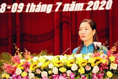 Tân Phó Chủ tịch UBND tỉnh Quảng Ninh Nguyễn Thị Hạnh phát biểu nhậm chức. (Ảnh: Văn Đức/TTXVN)