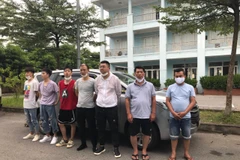 Năm người Trung Quốc nhập cảnh trái phép vào Việt Nam cùng lái xe và phụ xe. (Nguồn: cand.com.vn)
