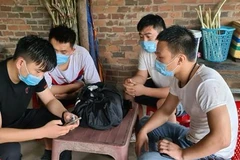 Ảnh 4 đối tượng người nước ngoài trốn khỏi khu cách ly. (Ảnh: TTXVN phát)