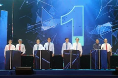 Các đại biểu thực hiện nghi thức khai mạc Ngày hội du lịch Thành phố Hồ Chí Minh lần thứ 16 năm 2020. (Ảnh: Mỹ Phương/TTXVN)