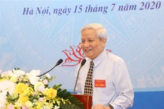Nhà báo Hà Đăng, nguyên Trưởng Ban Tư tưởng-Văn hóa Trung ương, nguyên Tổng Biên tập Báo Nhân dân, trình bày tham luận. (Ảnh: Phương Hoa/TTXVN)