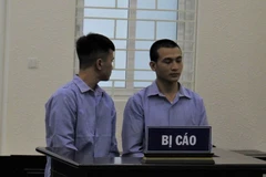 Hai bị cáo Thảo và Tùng (từ trái qua).