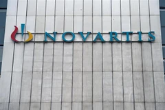 Biểu tượng hãng dược phẩm Novartis tại trụ sở ở Basel, Thụy Sĩ. (Ảnh: AFP/TTXVN)