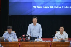 Thứ trưởng Bộ Giáo dục và Đào tạo chủ trì buổi họp báo. (Ảnh: Bộ GD-ĐT)