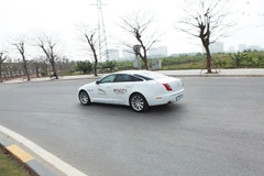 Dòng xe ôtô Jaguar XJ 2.0L cho cảm giác tiện nghi, lái thú vị