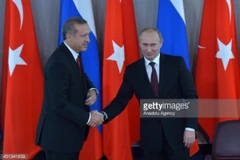 Thủ tướng Thổ Nhĩ Kỳ Erdogan (trái) và Tổng thống Nga Vladimir Putin (phải). (Nguồn: Getty Images)