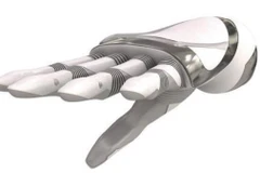 Italy chế tạo tay robot sinh học thế hệ mới cho người tàn tật