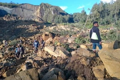 Hiện trường vụ lở đất tại Maip Mulitaka, tỉnh Enga, Papua New Guinea. (Ảnh: AFP/TTXVN)