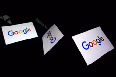 Biểu tượng Google trên màn hình máy tính bảng. (Ảnh: AFP/TTXVN)