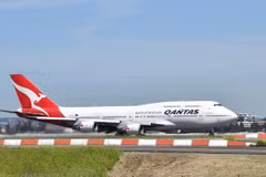 Máy bay của hãng hàng không Qantas Airways cất cánh từ sân bay Sydney, Australia. (Ảnh: AFP/TTXVN)
