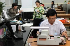 Hoạt động kho quỹ tại Kho bạc Nhà nước thành phố Hồ Chí Minh. (Ảnh: Phạm Hậu/TTXVN)