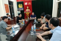 Chủ tịch UBND tỉnh Thái Bình Nguyễn Khắc Thận làm việc với Công an tỉnh, Công an thành phố và UBND thành phố Thái Bình về vụ án trẻ mầm non tử vong trên xe đưa đón của trường. (Ảnh: TTXVN phát)