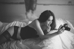 Anh Thư tái xuất với hình ảnh vô cùng gợi cảm, dù đã là bà mẹ u40. (Ảnh: Đăng Quang)