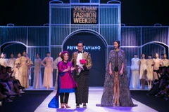 Nhà tạo mốt Priyo Oktaviano và bộ sưu tập “Potpourri.” (Ảnh: BTC)