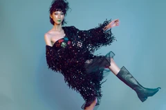 Bộ sưu tập mới của nhà thiết kế trẻ Lý Giám Tiền lấy cảm hứng từ thời kỳ hoàng kim của dòng nhạc disco những năm 70s của thế kỷ trước... (Ảnh: Sơn Xoăn)