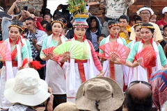 Các thiếu nữ Chăm múa mừng Lễ hội Katê 2019 tại tháp Pô Klong Garai, thành phố Phan Rang-Tháp Chàm. (Ảnh: Công Thử/TTXVN)